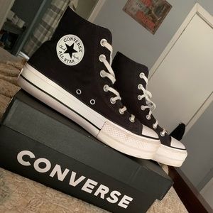 Size 8.5 Chuck Taylor All Star Lift, Platform canvas Converse. (High-Tops)